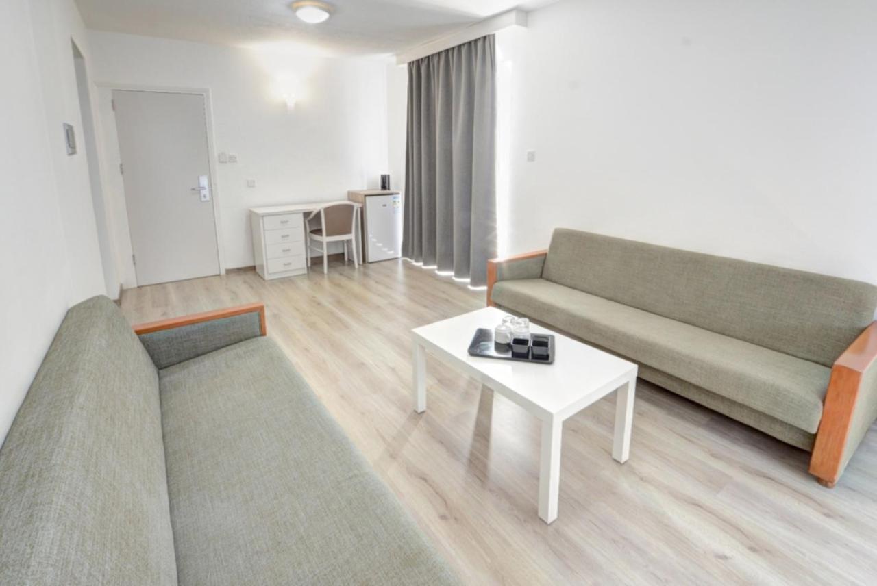 Barbara Hotel Apts Ayia Napa Exterior foto
